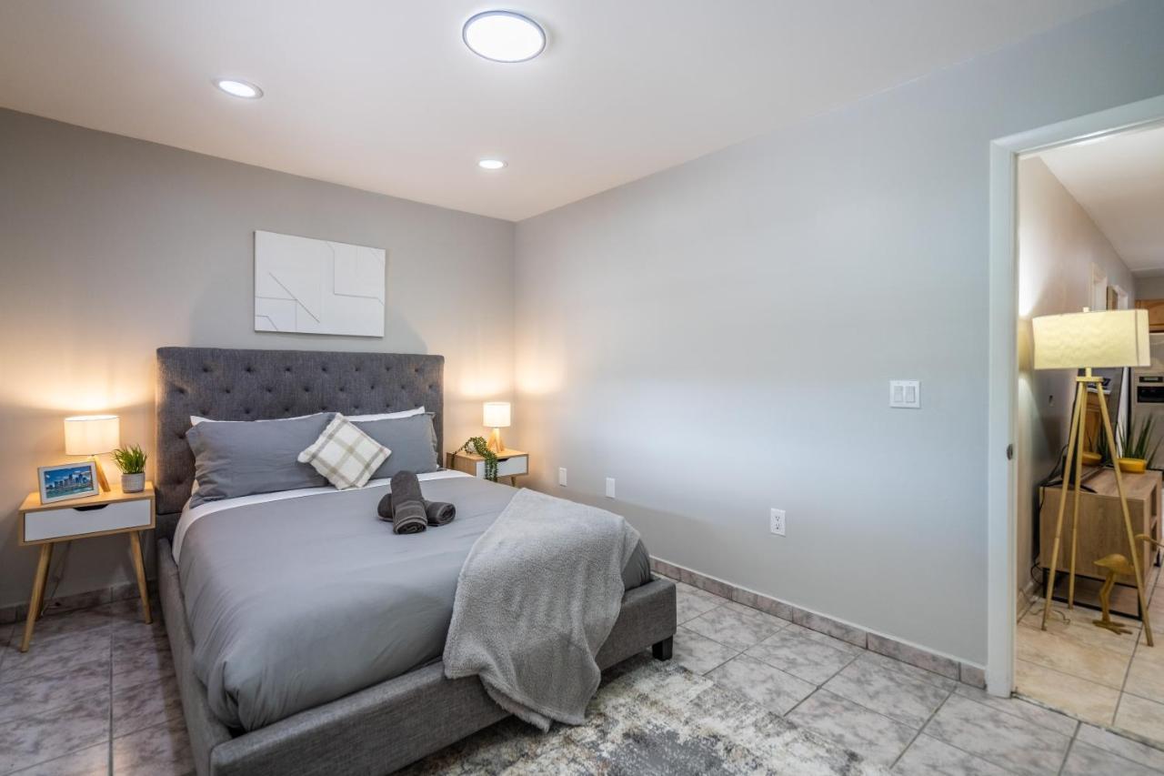 Renovated 2 Bd W/ Private Parking, Gallery & W/d