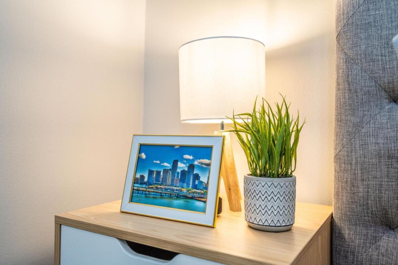 Renovated 2 Bd W/ Private Parking, Gallery & W/d Miami
