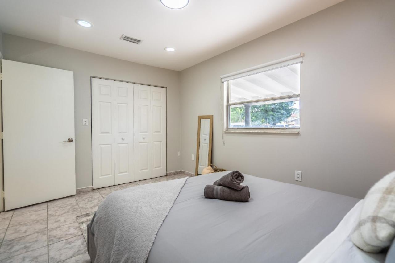 Apartment Renovated 2 Bd W/ Private Parking, Gallery & W/d