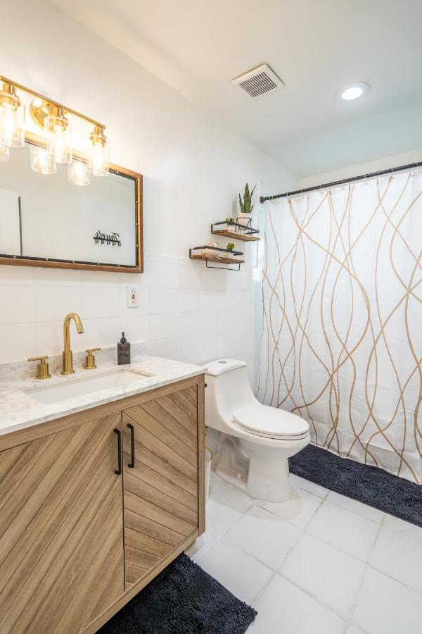 Renovated 2 Bd W/ Private Parking, Gallery & W/d Apartment *