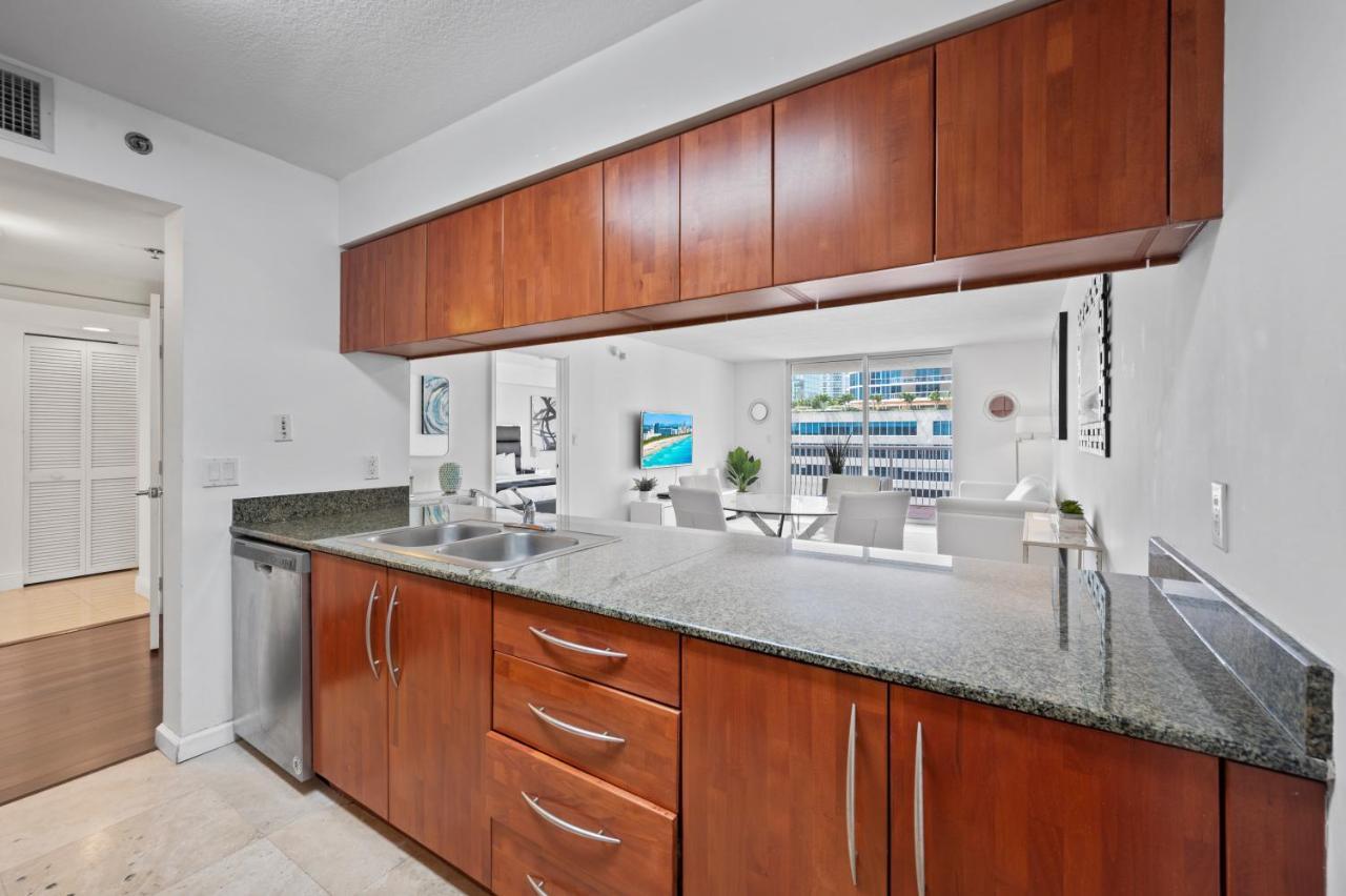 Apartment Private Unit With Amenities And Parking *