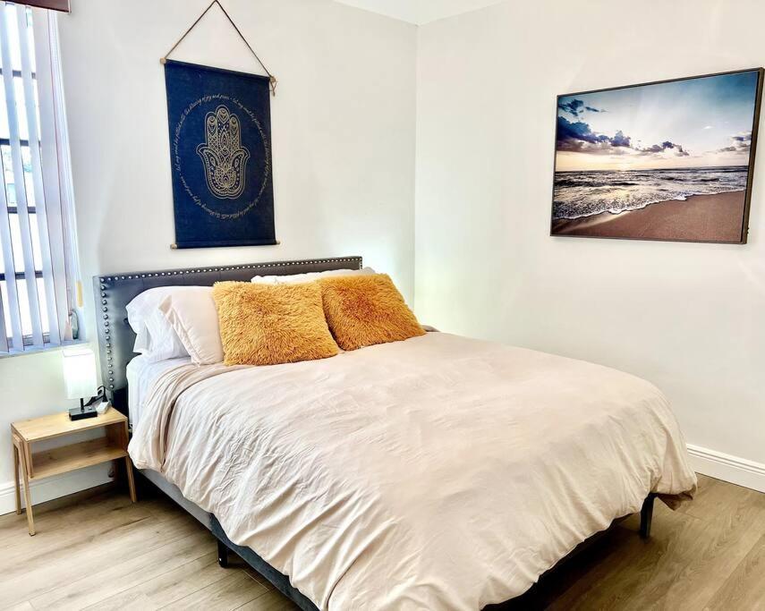 Casa de férias Lush Tropical Big Close To Airport, Calle 8, Coral Gables And Lots Amenities *