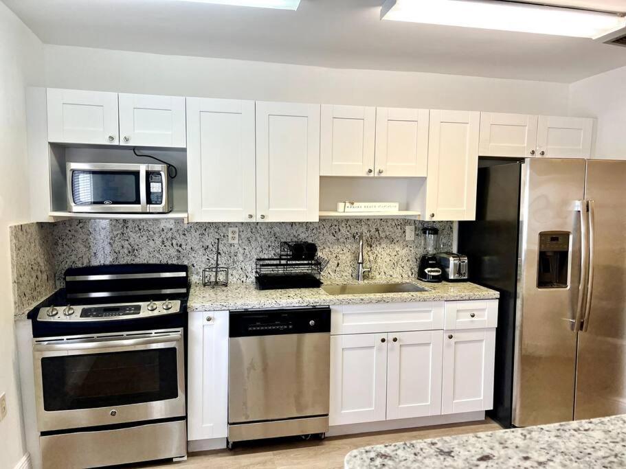 Casa de férias Lush Tropical Big Close To Airport, Calle 8, Coral Gables And Lots Amenities Miami