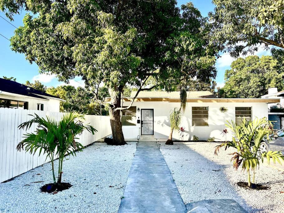 Lush Tropical Big Close To Airport, Calle 8, Coral Gables And Lots Amenities Casa de férias