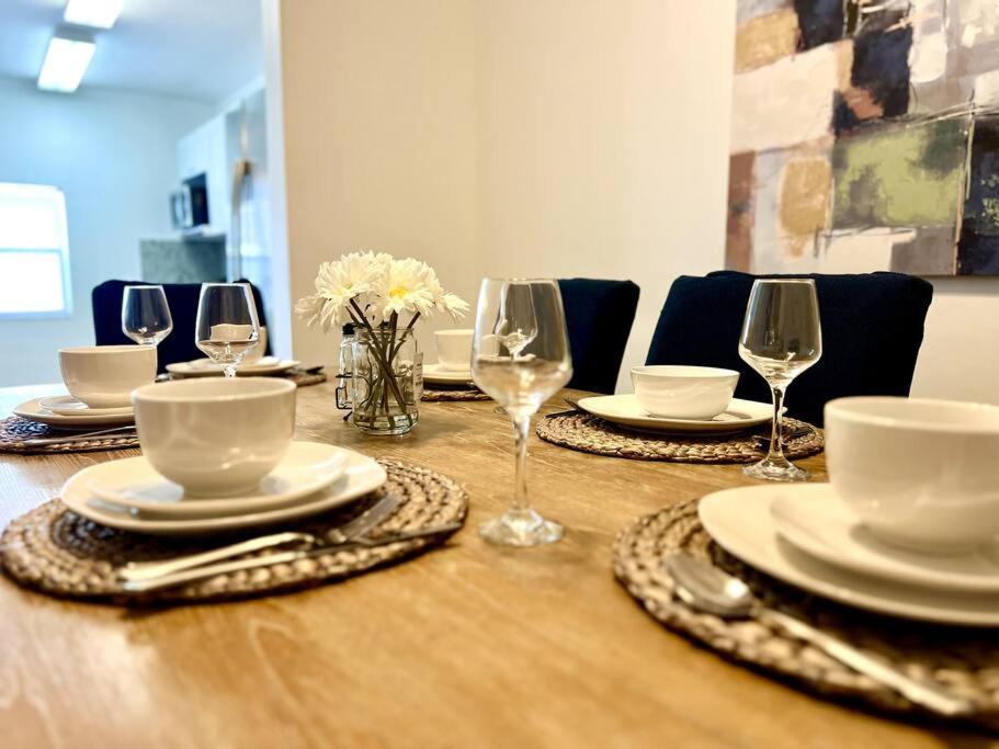Lush Tropical Big Close To Airport, Calle 8, Coral Gables And Lots Amenities * Miami
