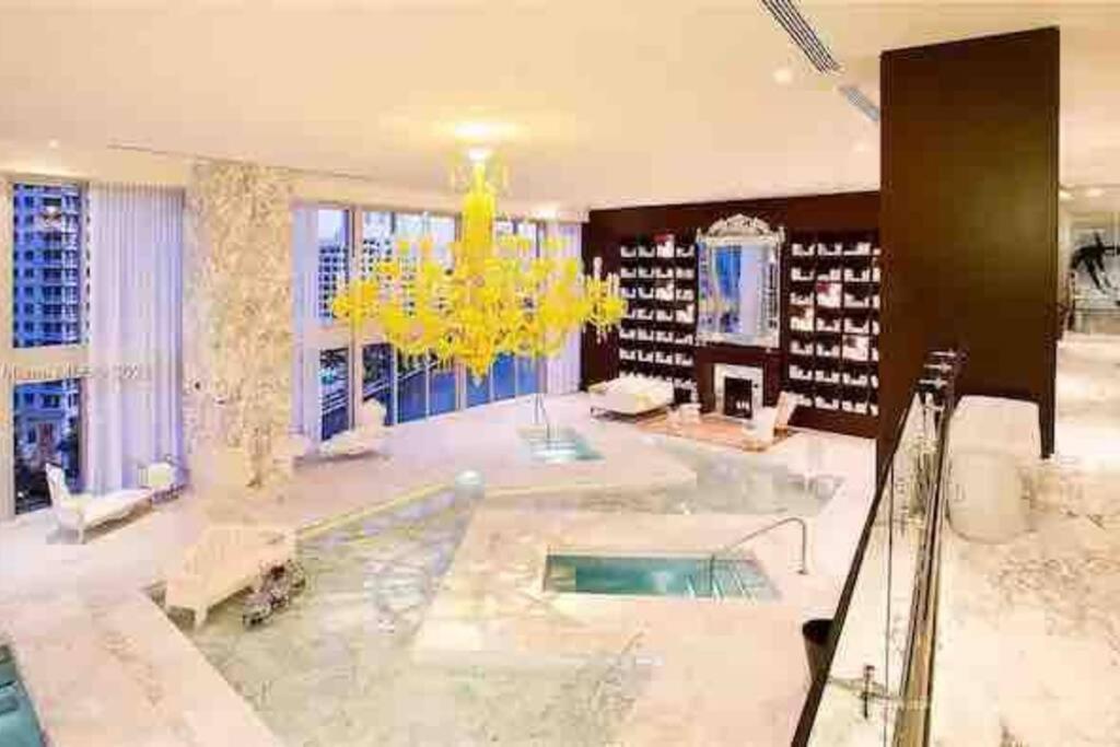 Apartment 2 Bedroom With Stunning Views At The W Residences