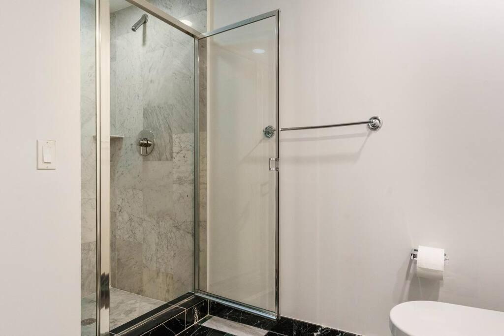 2 Bedroom With Stunning Views At The W Residences Apartment *