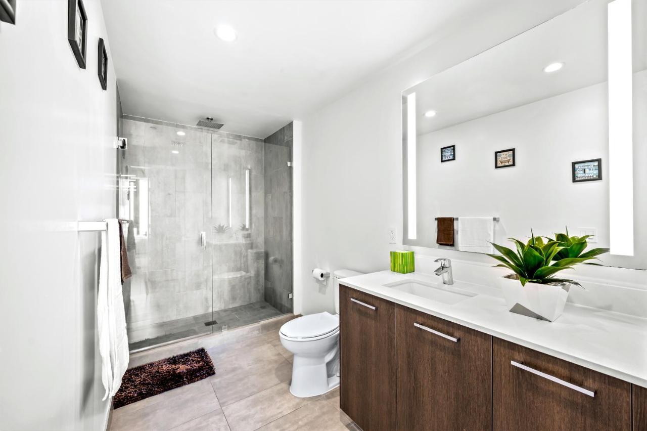 Apartment High! In The Sky! Exclusive Condo! *