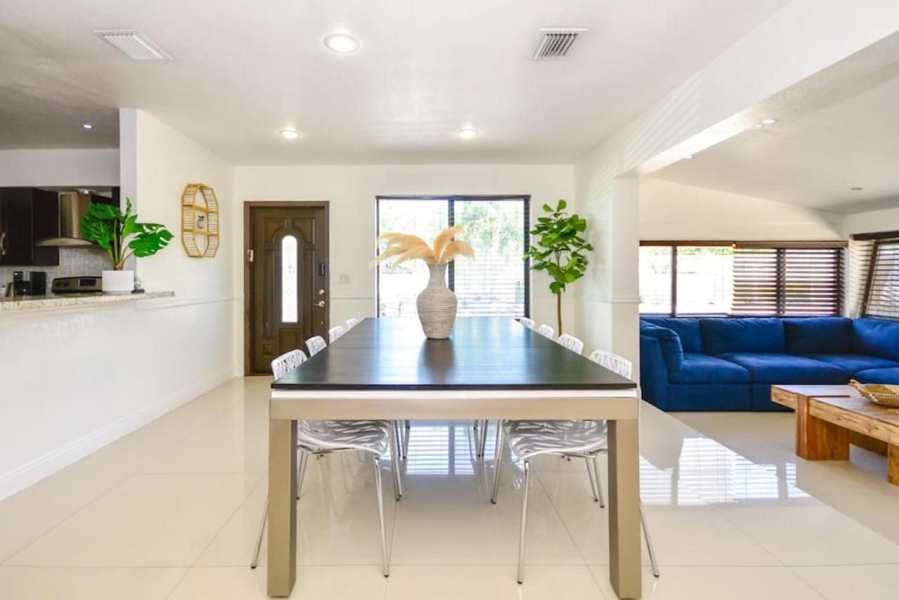 Five Bedroom With Pool In Highland Lakes Near Aventura Mall Villa *