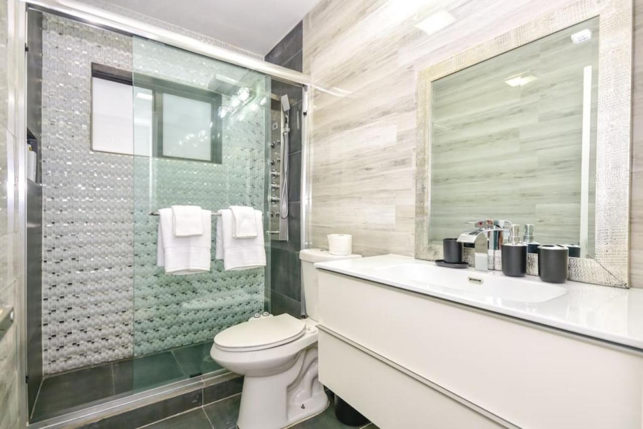 Five Bedroom With Pool In Highland Lakes Near Aventura Mall *