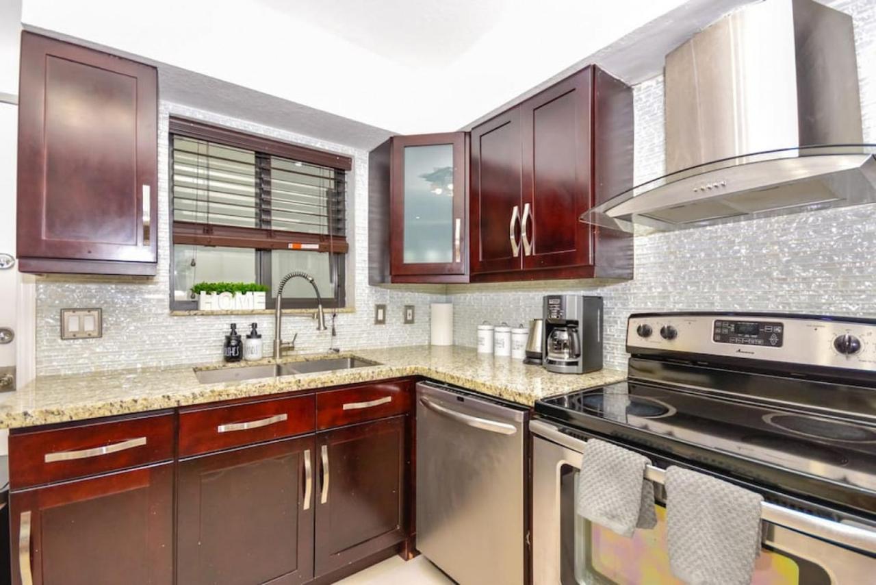 Five Bedroom With Pool In Highland Lakes Near Aventura Mall