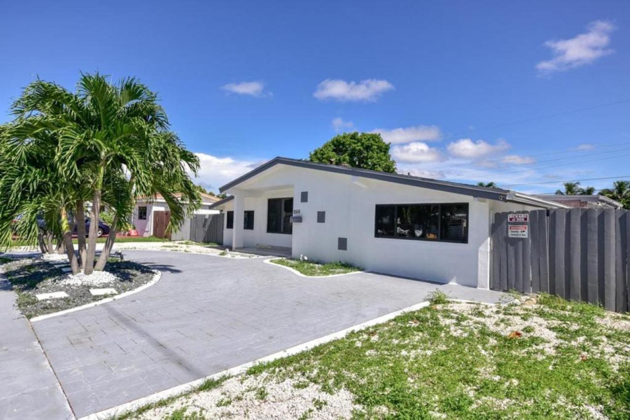 Five Bedroom With Pool In Highland Lakes Near Aventura Mall * Miami