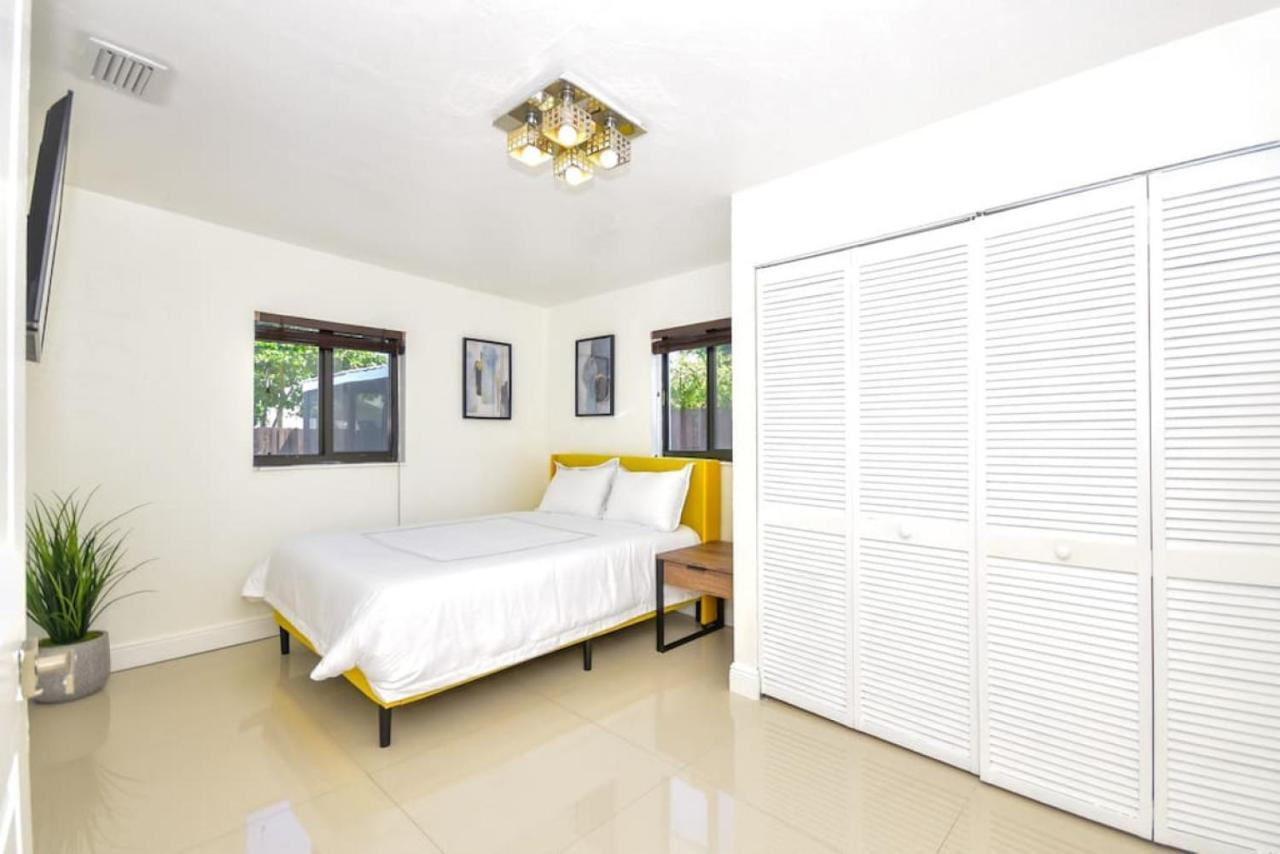 Five Bedroom With Pool In Highland Lakes Near Aventura Mall