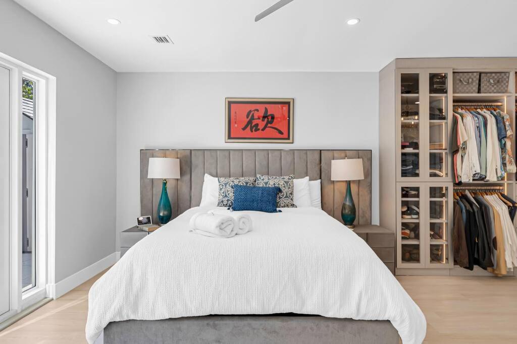 Centrally Located W/ Pool & Gym !