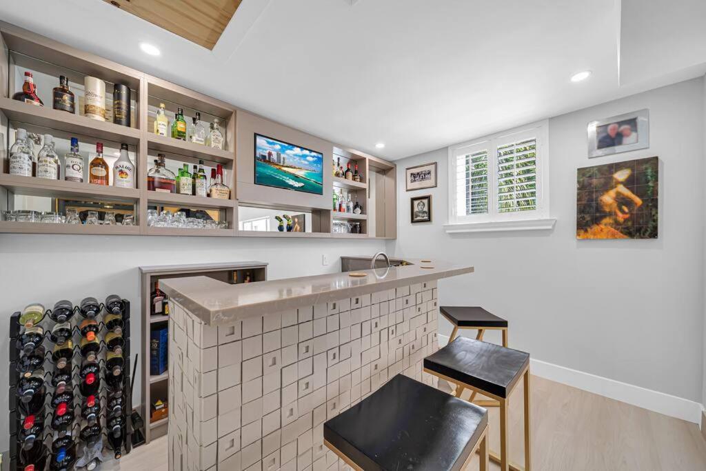 Villa Centrally Located W/ Pool & Gym !