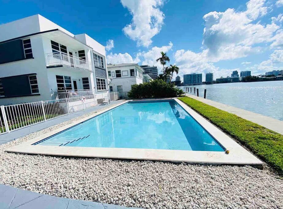 Paradise On The Isle # 1 Miami