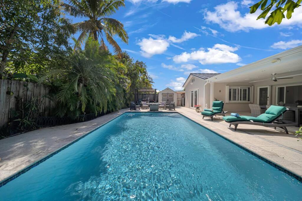 Centrally Located W/ Pool & Gym ! Miami