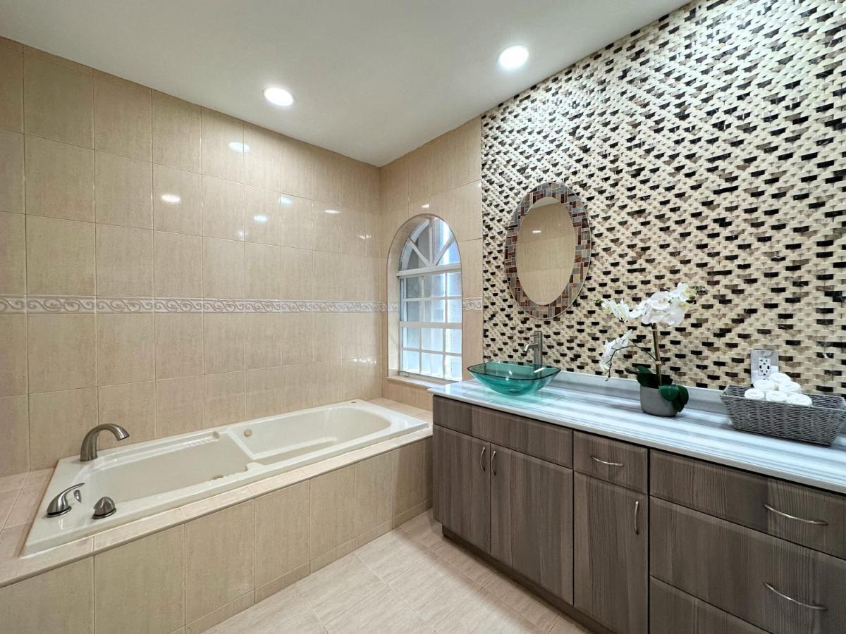 Spacious And Luxurious 4bd 3br House Pool Tub Bbq Private Holiday home