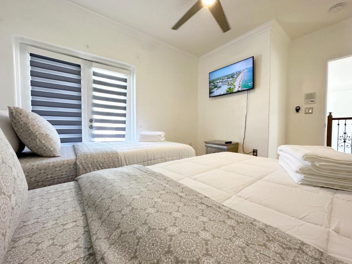Holiday home Spacious And Luxurious 4bd 3br House Pool Tub Bbq Private