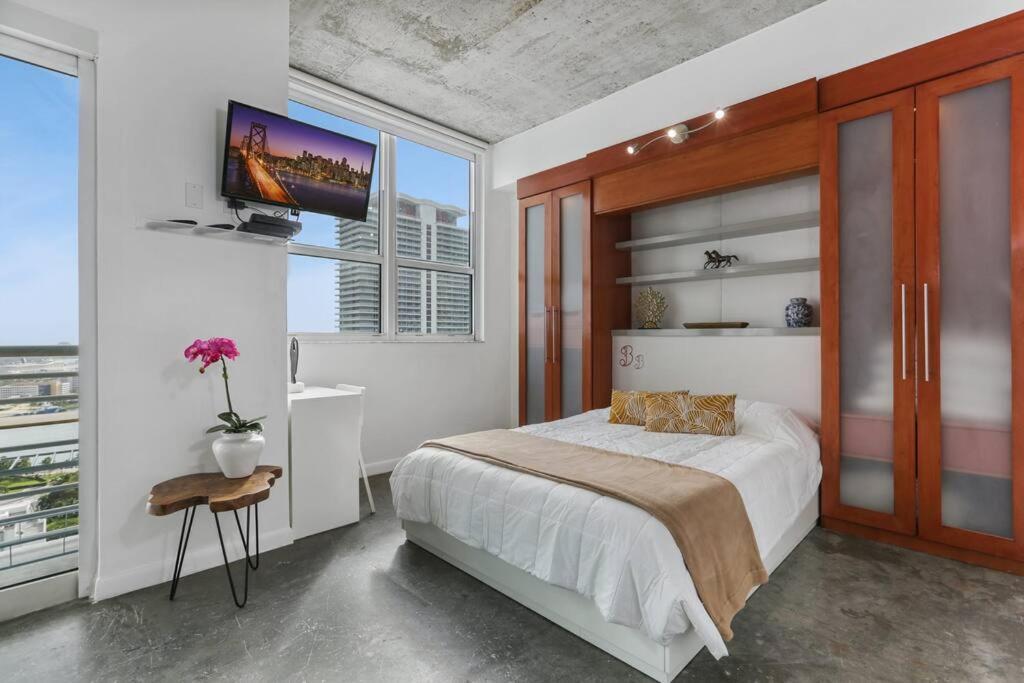 Luxury Loft In The Heart Of Downtown Miami. Apartment Miami