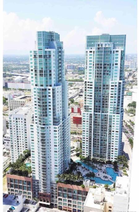 And Luxurious Living In Downtown Apartment