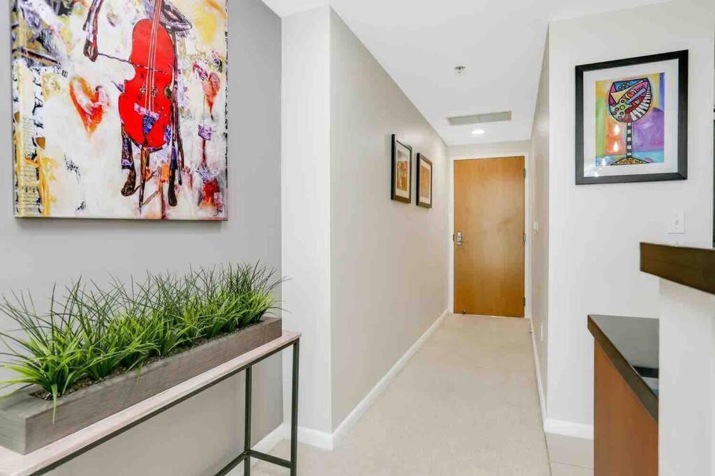 Apartment And Luxurious Living In Downtown