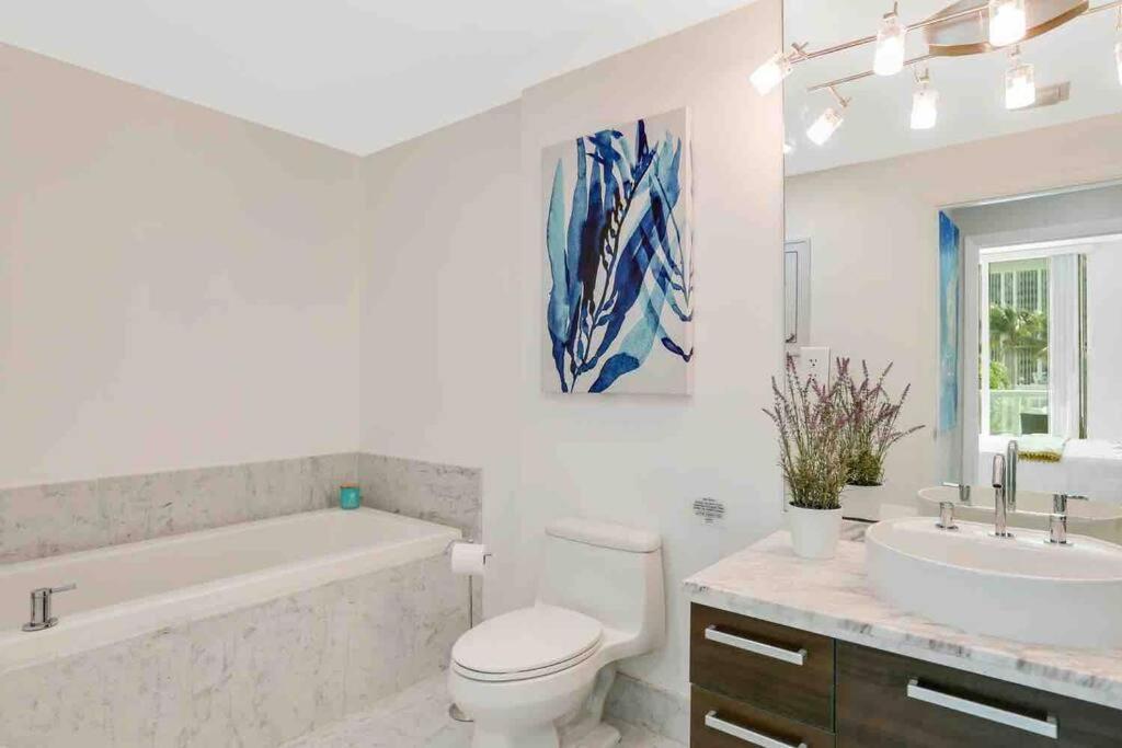 And Luxurious Living In Downtown * Miami