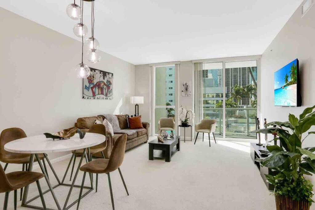 And Luxurious Living In Downtown