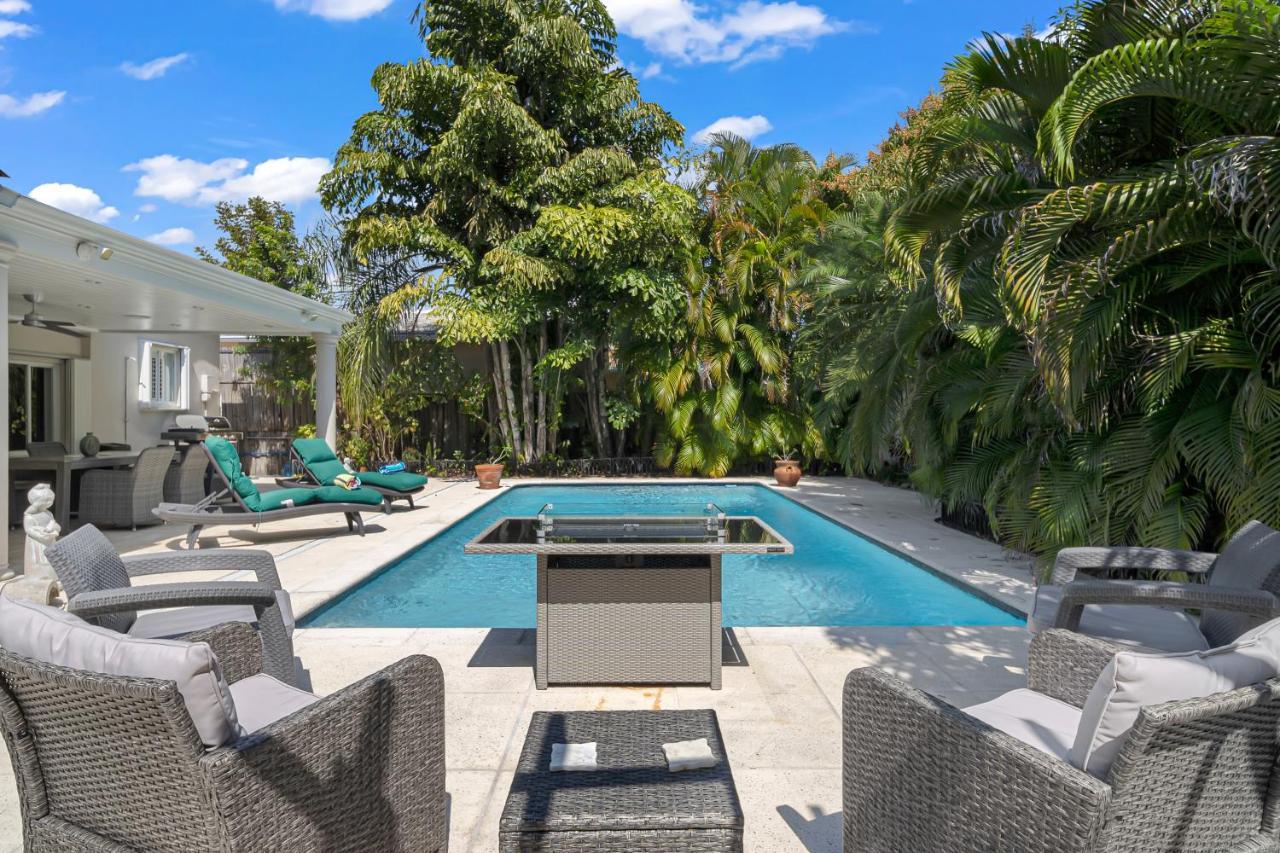 Villa Centrally Located W/ Pool & Gym ! *