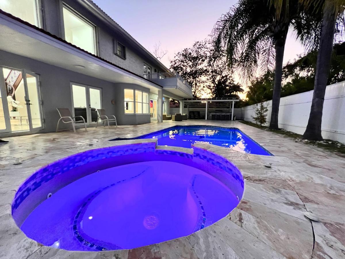 Spacious And Luxurious 4bd 3br House Pool Tub Bbq Private