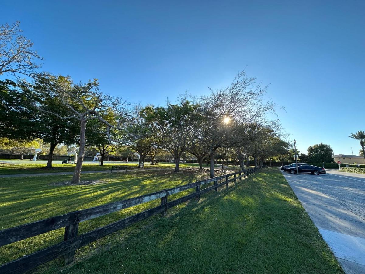 Spacious And Luxurious 4bd 3br House Pool Tub Bbq Private Miami