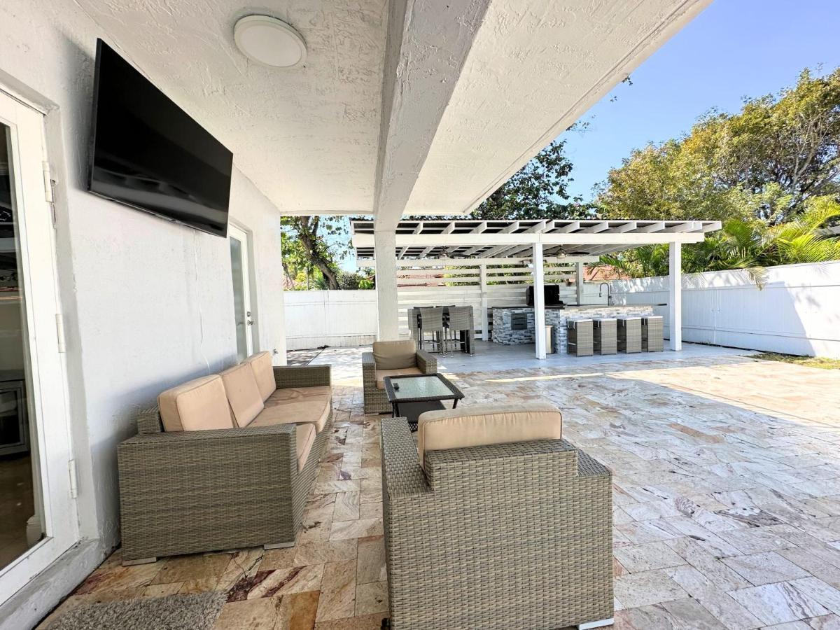 Spacious And Luxurious 4bd 3br House Pool Tub Bbq Private Holiday home *