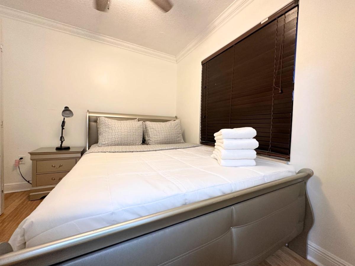 Holiday home Spacious And Luxurious 4bd 3br House Pool Tub Bbq Private Miami