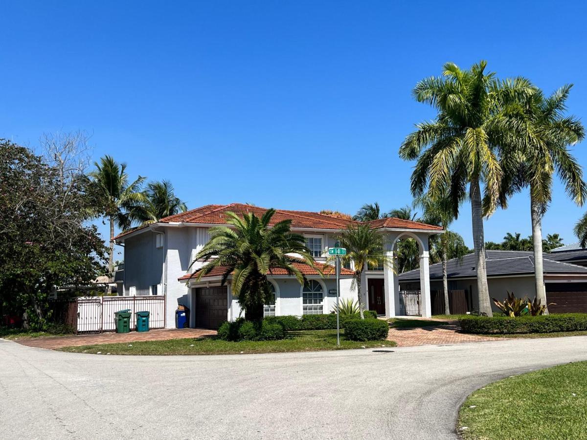 Spacious And Luxurious 4bd 3br House Pool Tub Bbq Private * Miami
