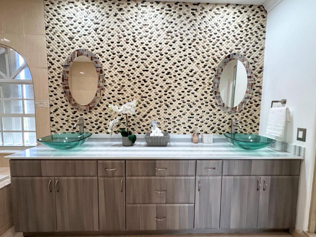 Spacious And Luxurious 4bd 3br House Pool Tub Bbq Private Holiday home Miami