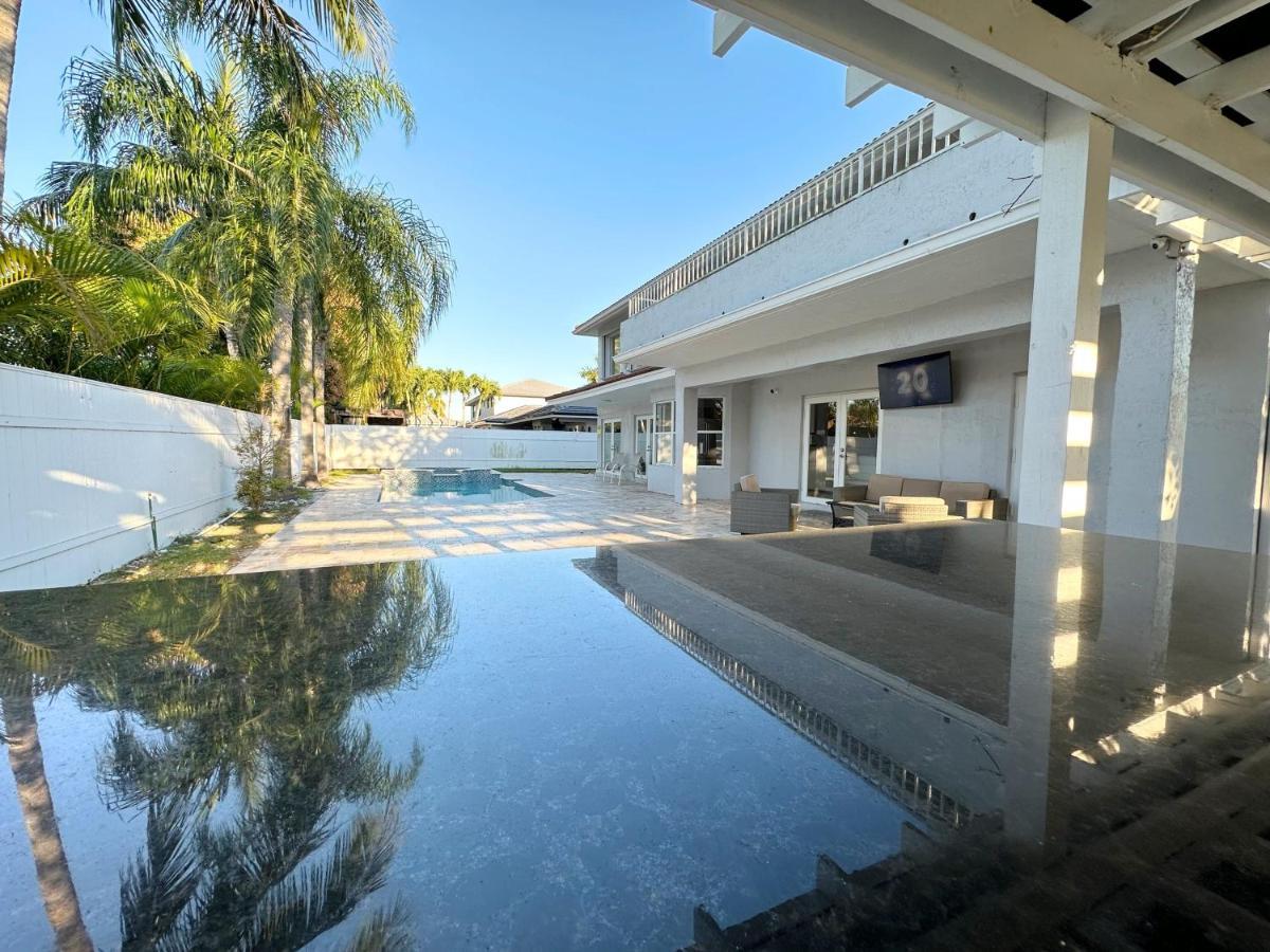 Holiday home Spacious And Luxurious 4bd 3br House Pool Tub Bbq Private