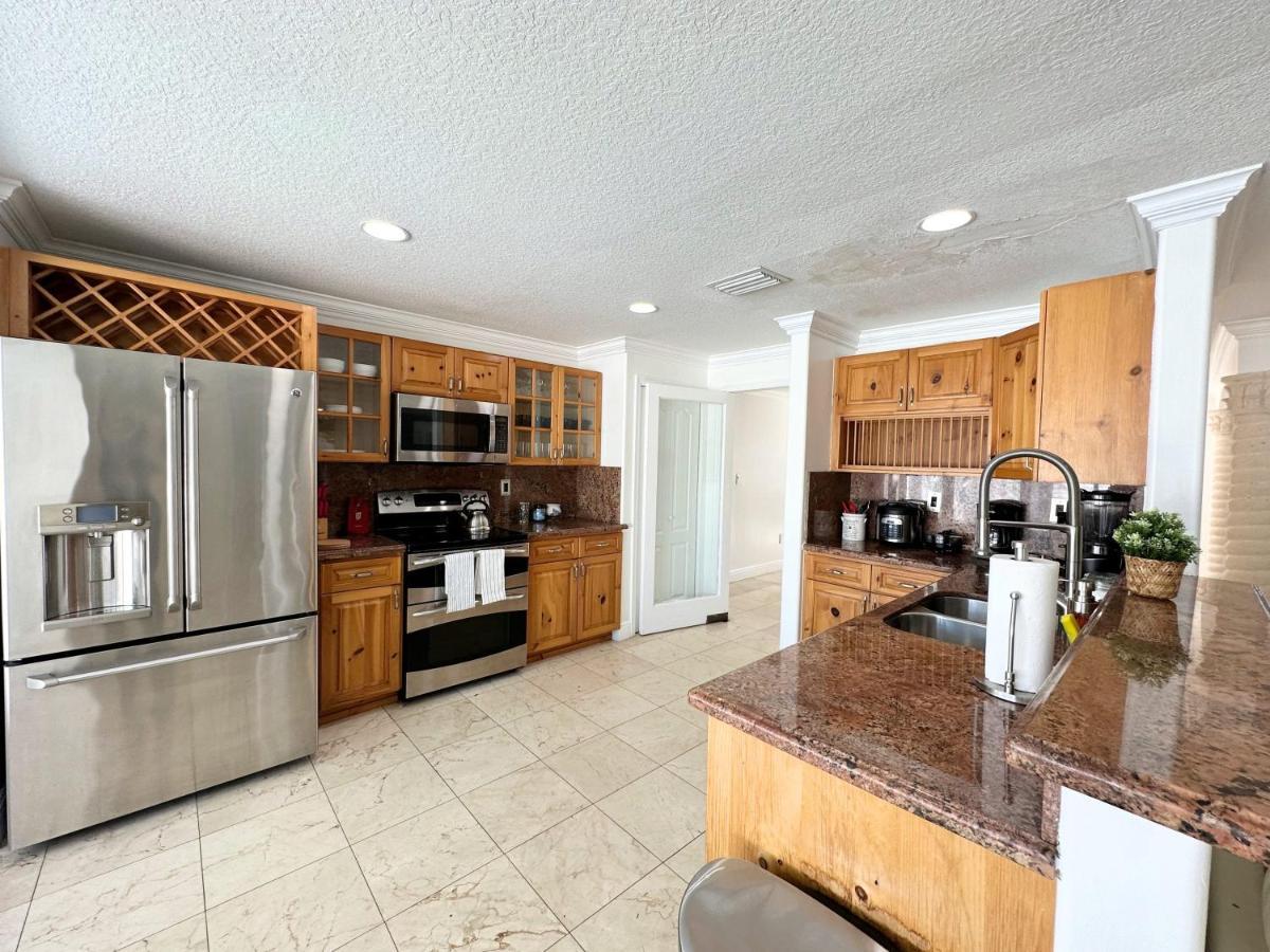 Holiday home Spacious And Luxurious 4bd 3br House Pool Tub Bbq Private *