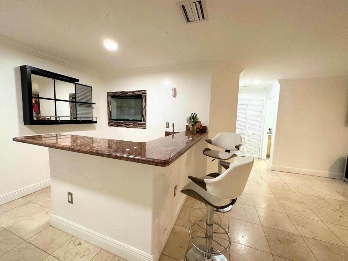 Holiday home Spacious And Luxurious 4bd 3br House Pool Tub Bbq Private *