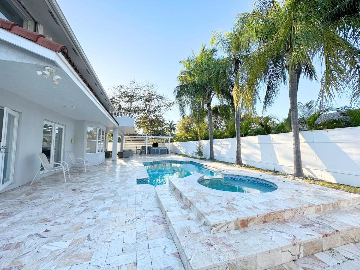 Spacious And Luxurious 4bd 3br House Pool Tub Bbq Private Holiday home