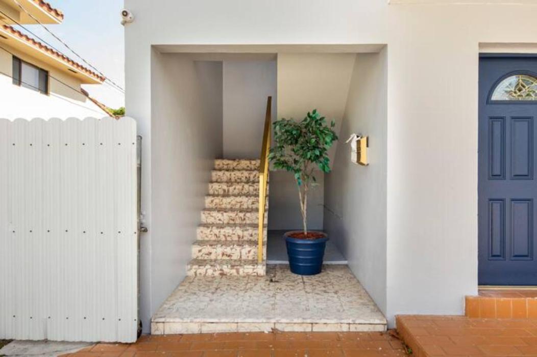 Apartment Sleeps 8, Havana Nights In Miami