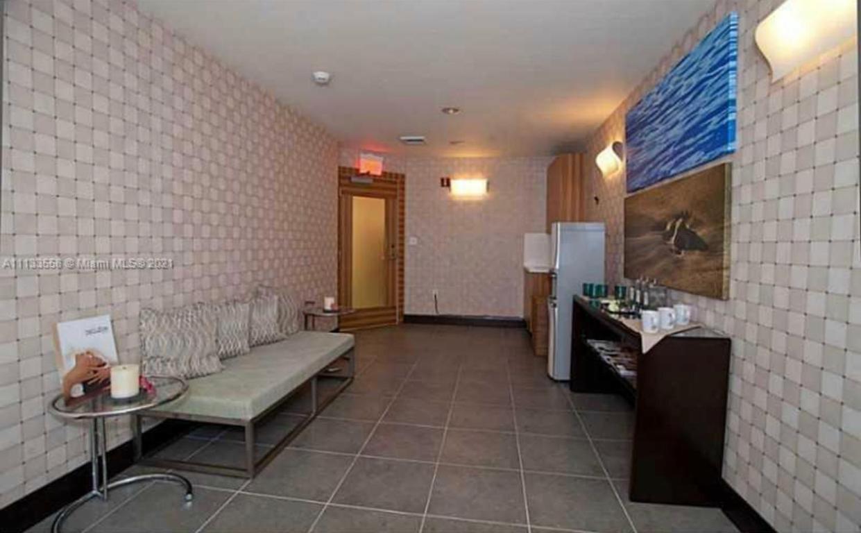 And Luxurious Living In Downtown