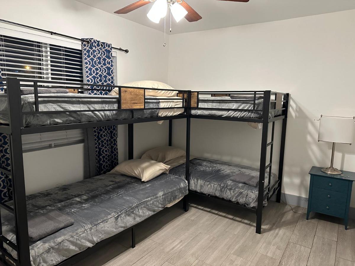 Bekahouse With Parking, Backyard And Laundry Miami