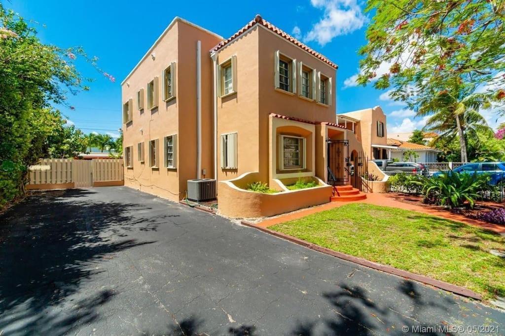 Tropical Charm Little Havana Calle Ocho 2