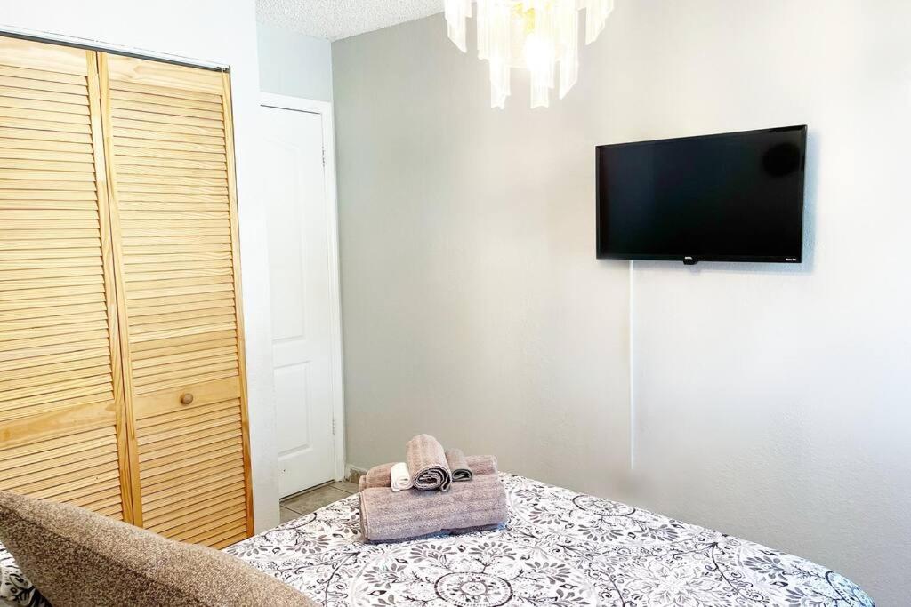 Amazing & Cozy Duplex Near Zoo ! Casa de férias Miami