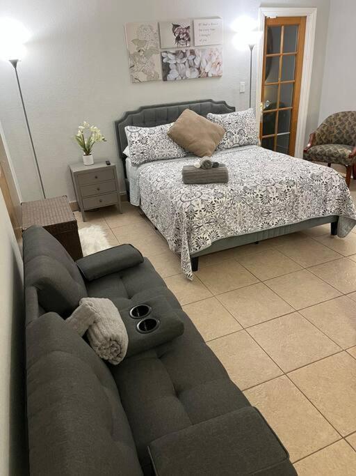 Amazing & Cozy Duplex Near Zoo ! Casa de férias Miami