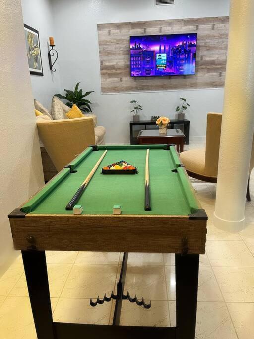 Casa de férias Amazing & Cozy Duplex Near Zoo ! Miami