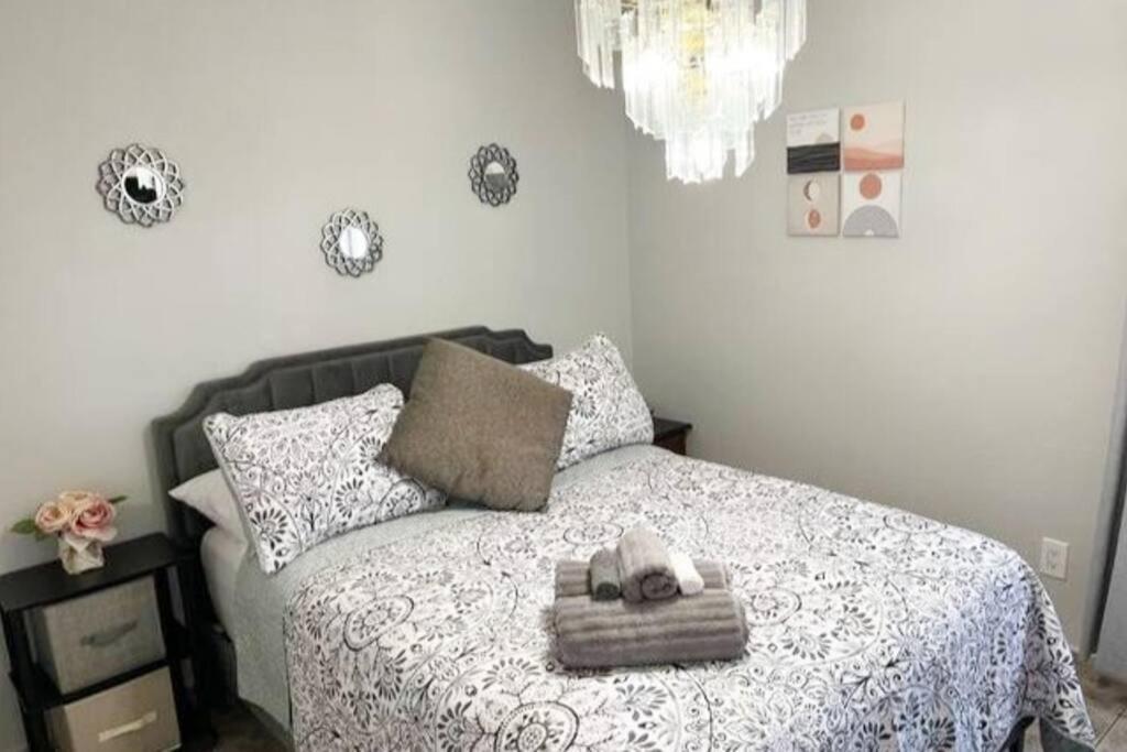 Amazing & Cozy Duplex Near Zoo ! Casa de férias Miami