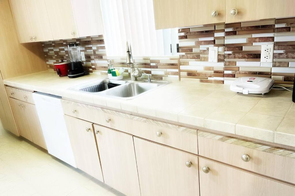 Amazing & Cozy Duplex Near Zoo ! Casa de férias *