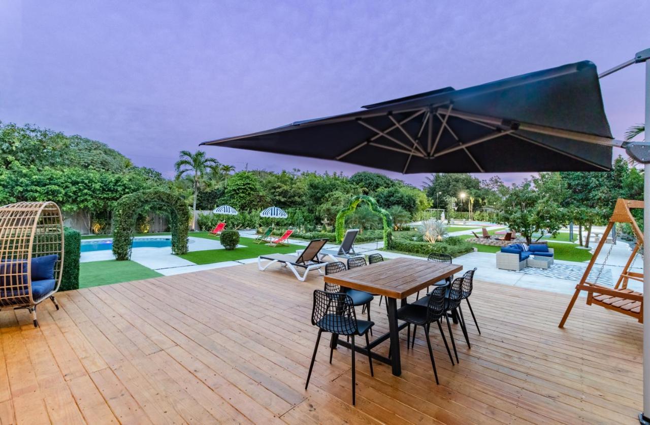 Villa Mega Fun Northwest By The Glamhomes