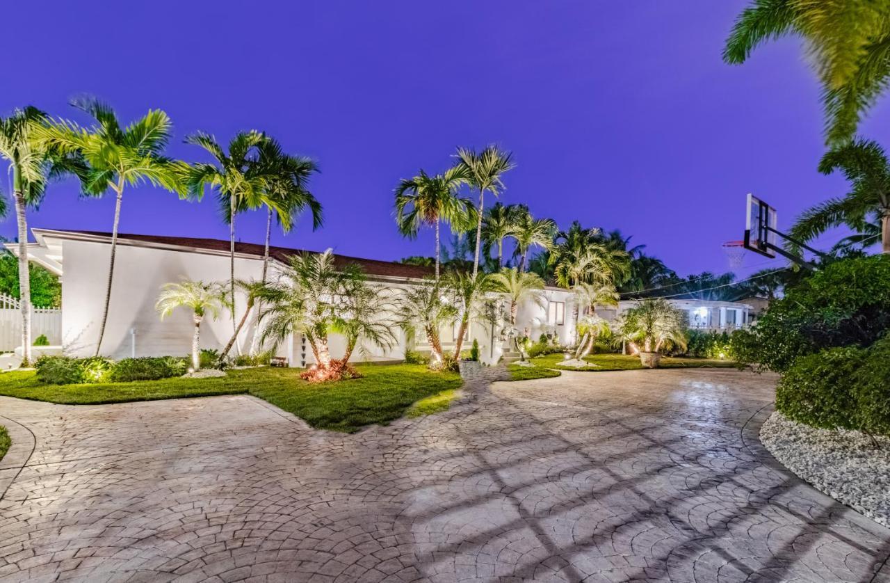 Villa Mega Fun Northwest By The Glamhomes *